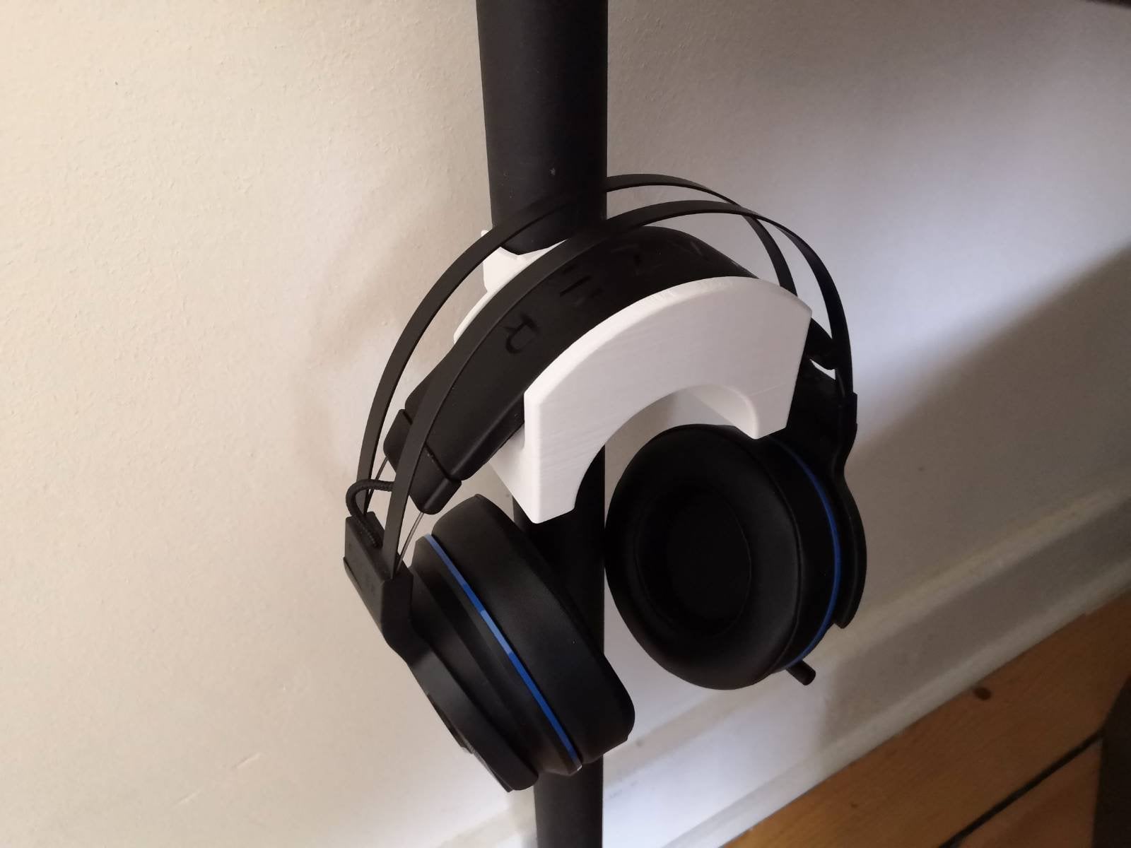 Headphone Holder - Out of Sight out of Mind