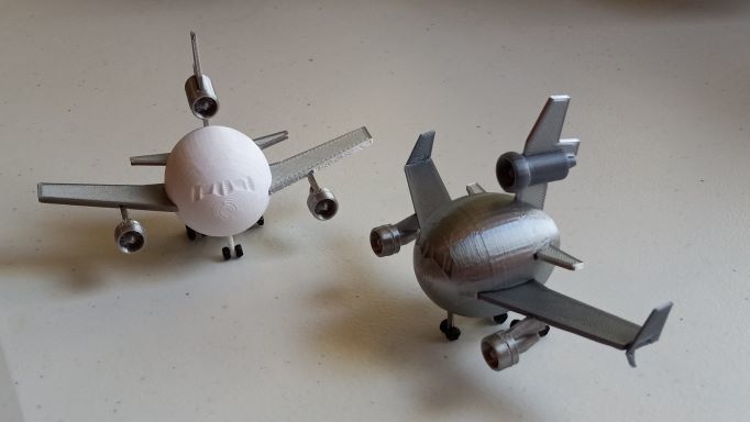 Egg Plane DC-10 or MD-11