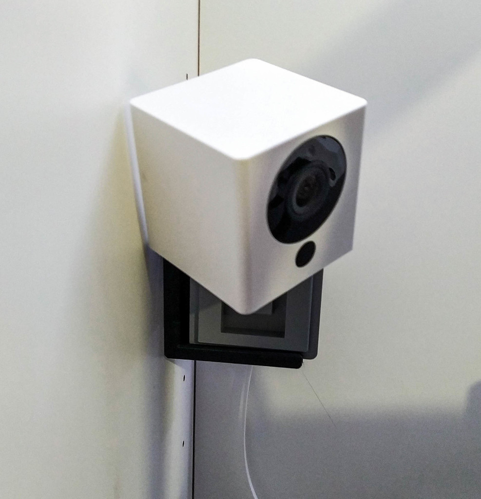 Wyze cam wall mount remix with 90degrees bracket and screw holes