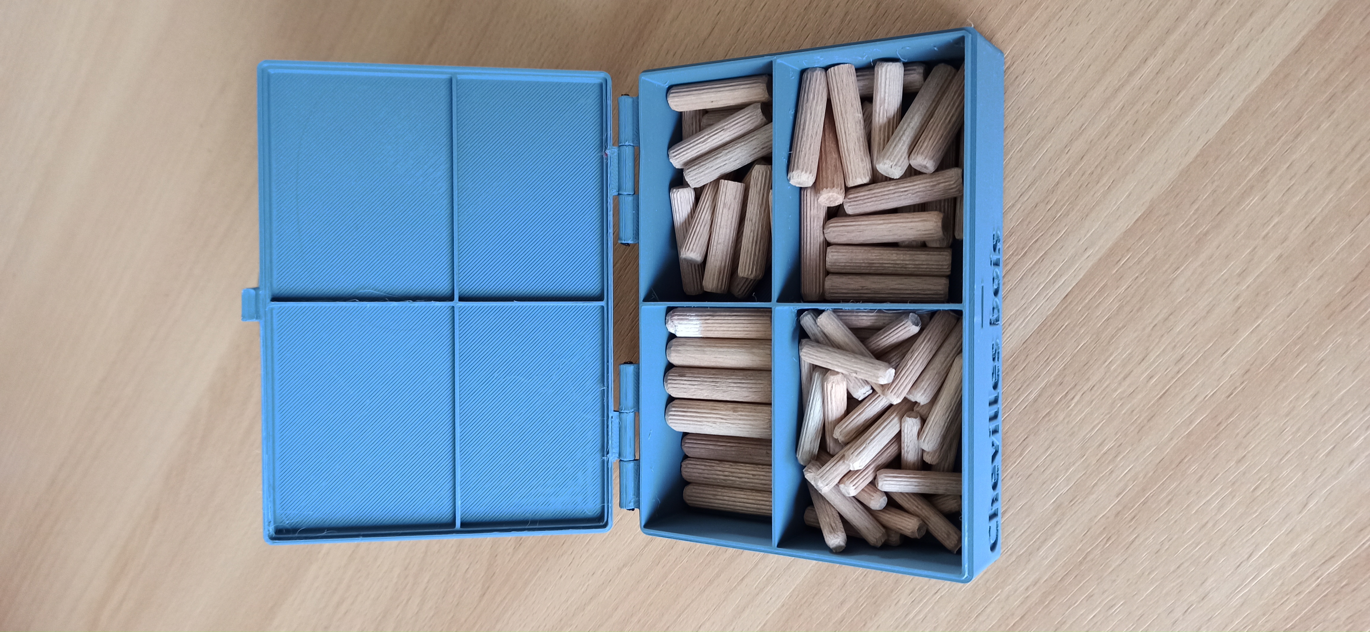 Customizable box with lid and dividers