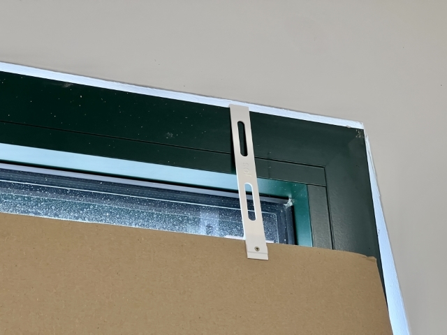 Window cardboard holder