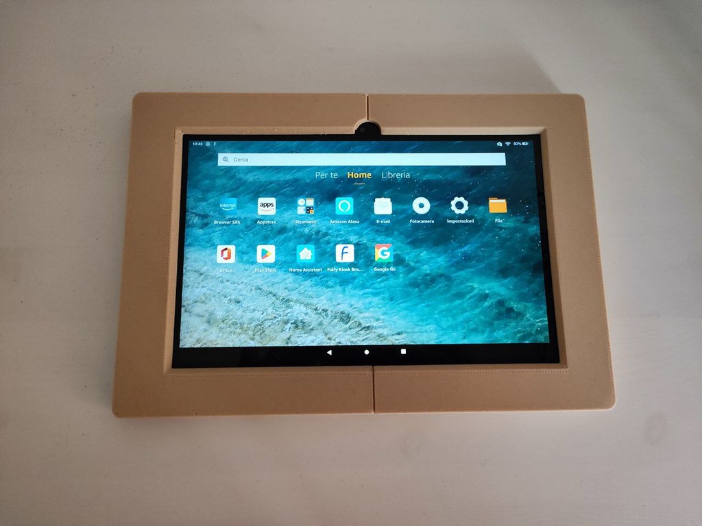 Amazon Fire HD 10 11th gen (2021) wallmount with USB cable connection hidden