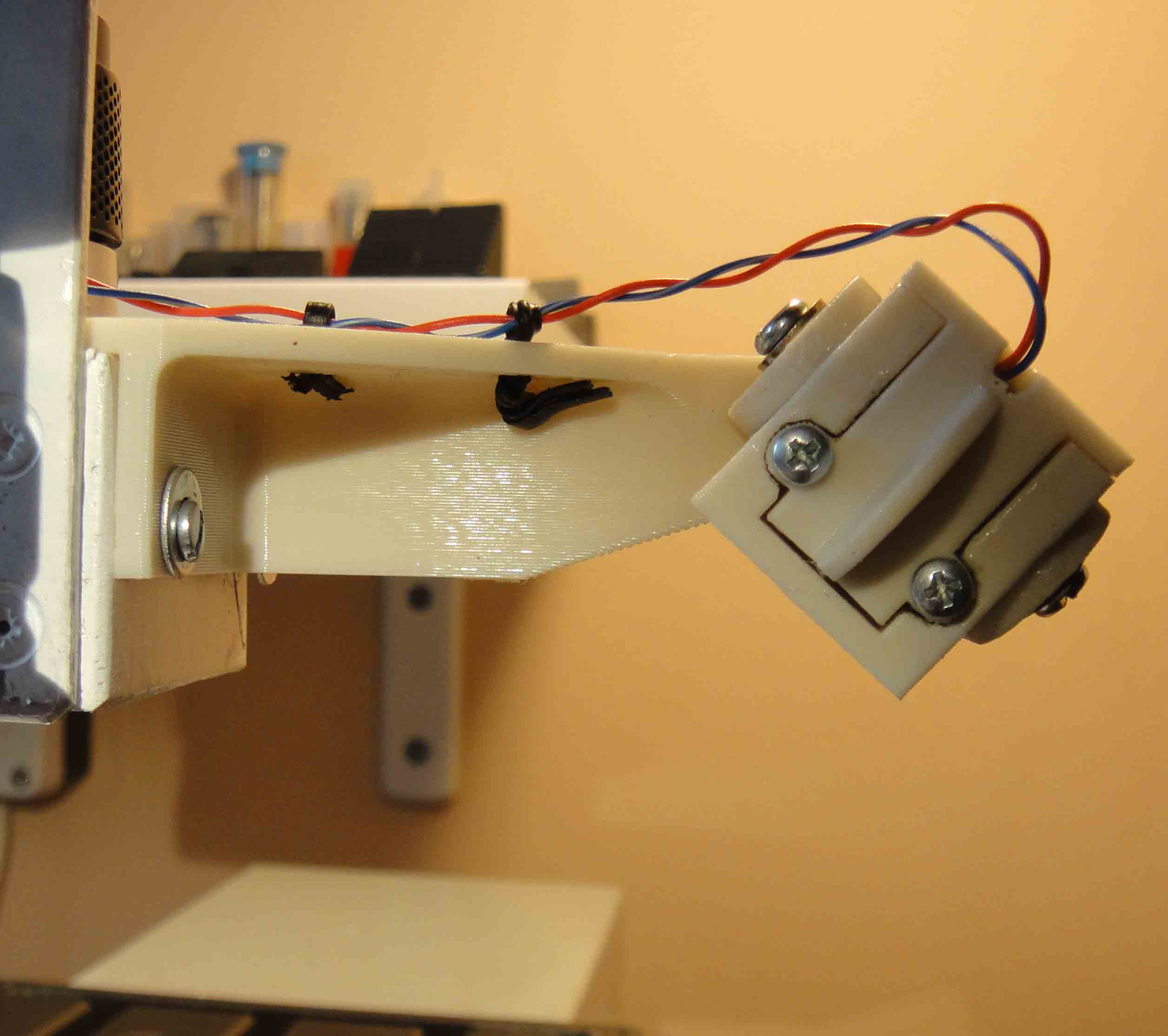 Precise Z positioning of camera by using spot laser