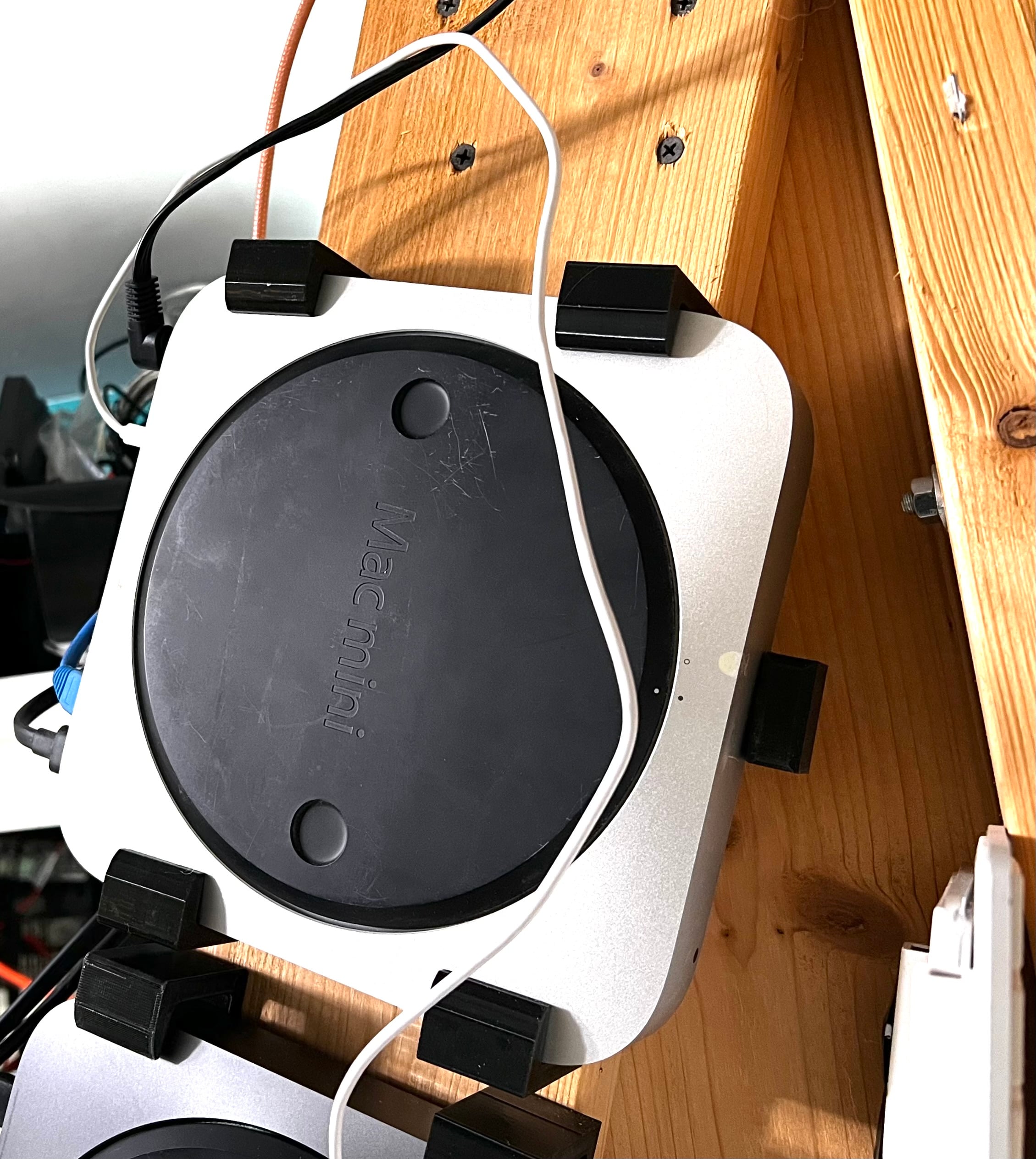 Mac Mini (Intel) Mount for sheetrock screws
