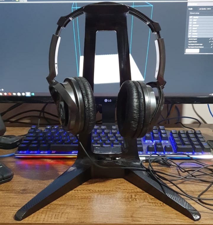 Makerbot Headphone Stand Sliced in 3 Parts
