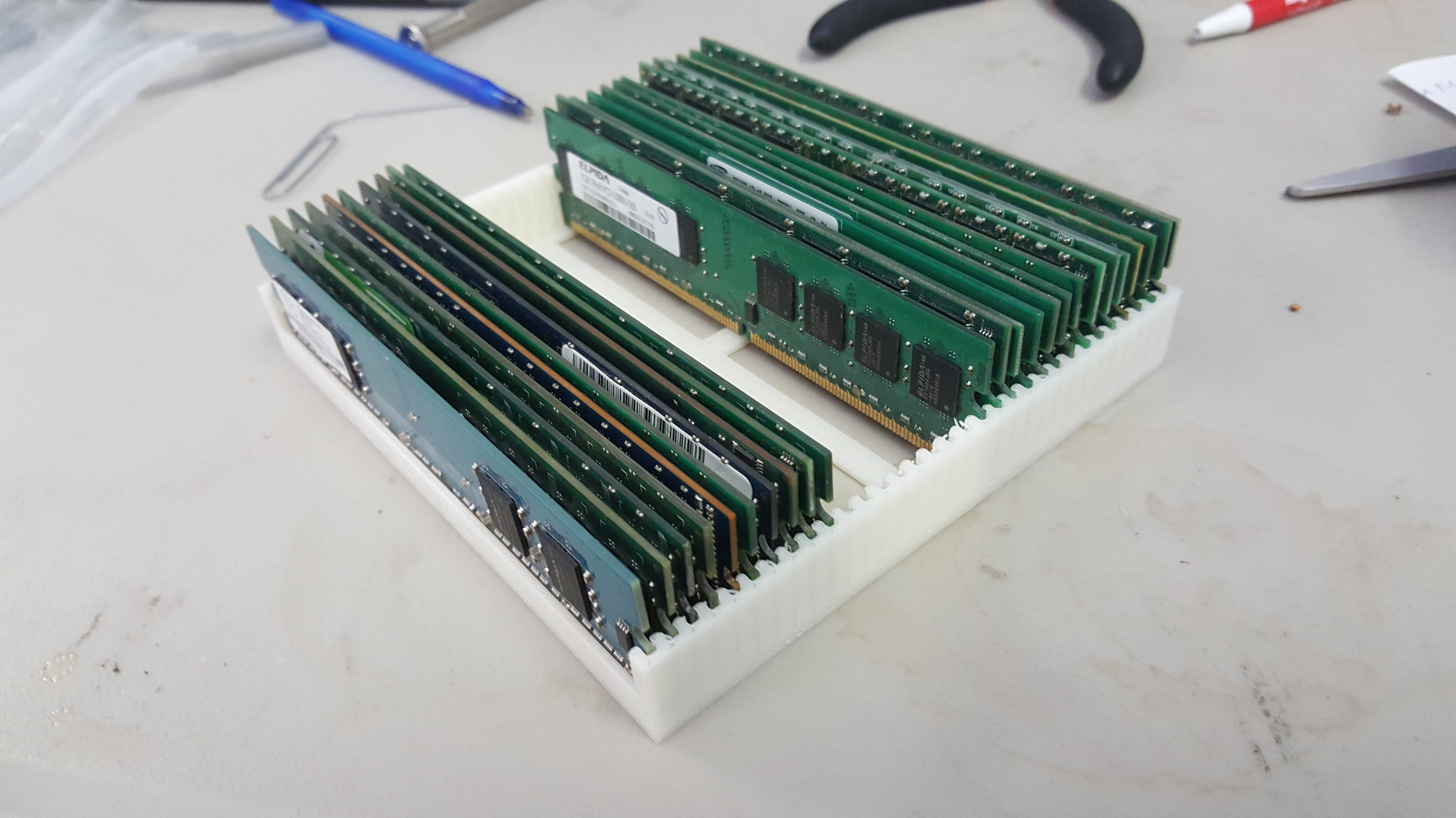Desktop RAM Stand