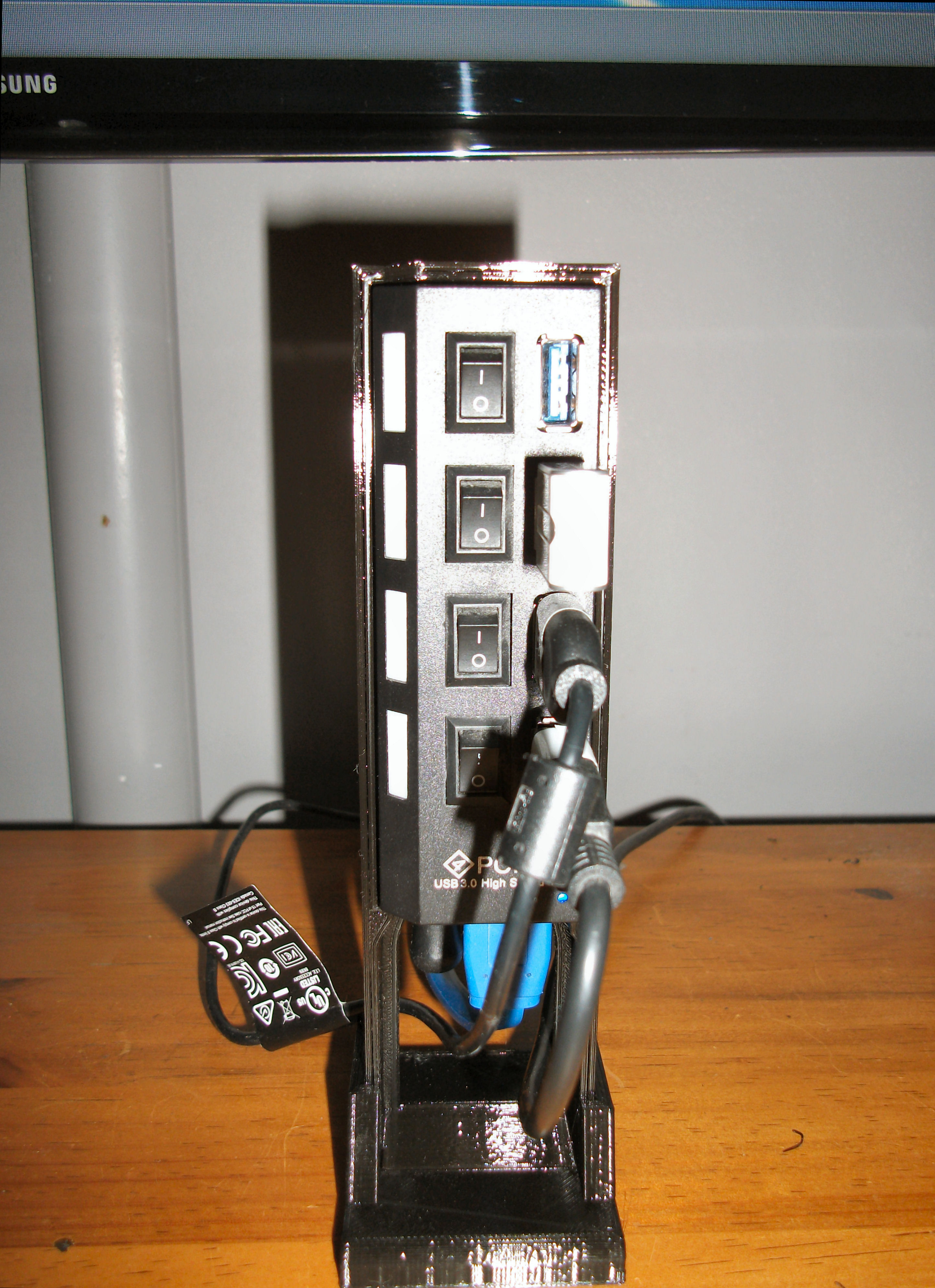 USB Hub Vertical Caddy