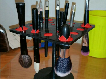 Makeup brushes organizer