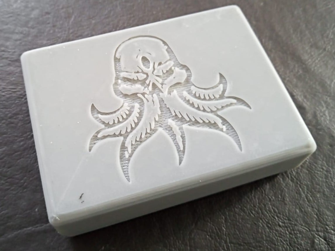 Cthulhu dice box and tray for 7 Chaosium dice
