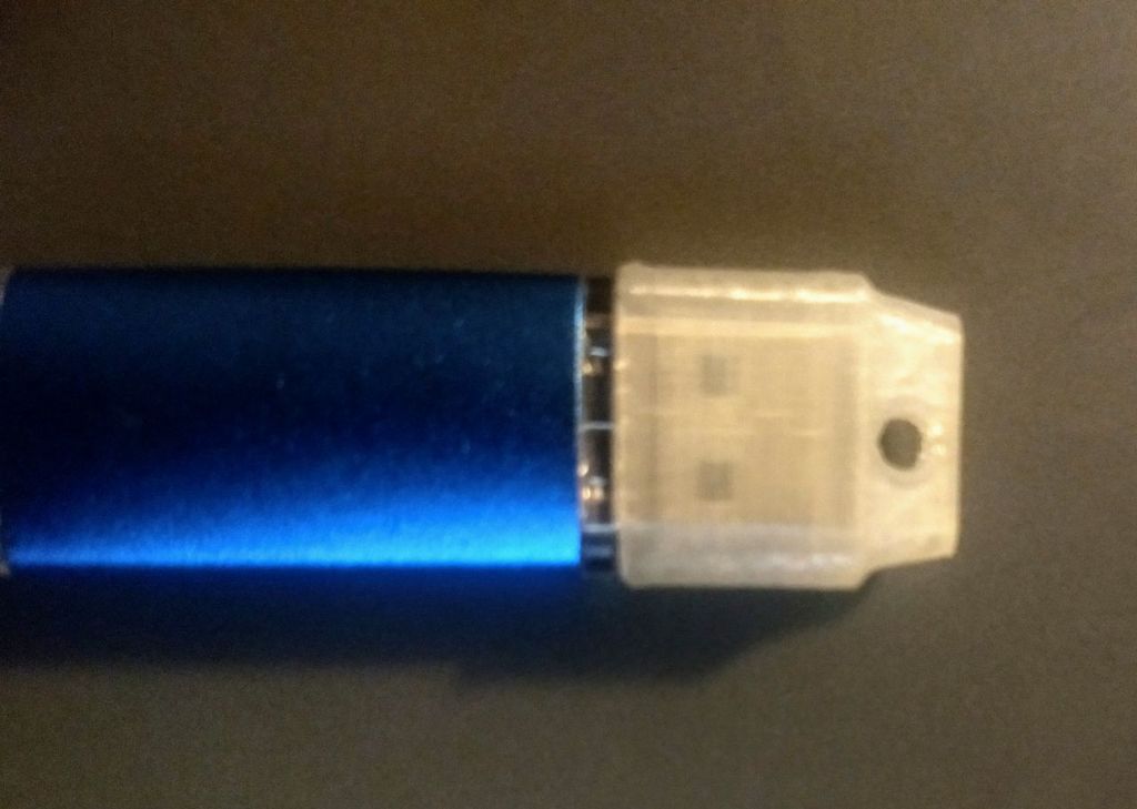 USB cap with keychain hole
