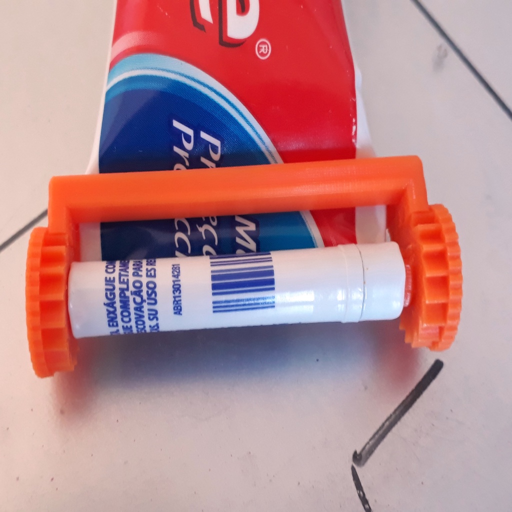 Minimalistc toothpaste saver or tube squeezer
