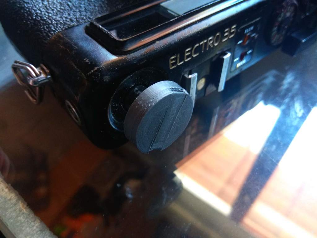 Yashica Electro 35 rewind knob