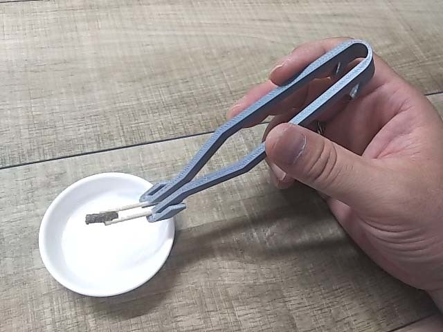 Tweezers with toothpick tips