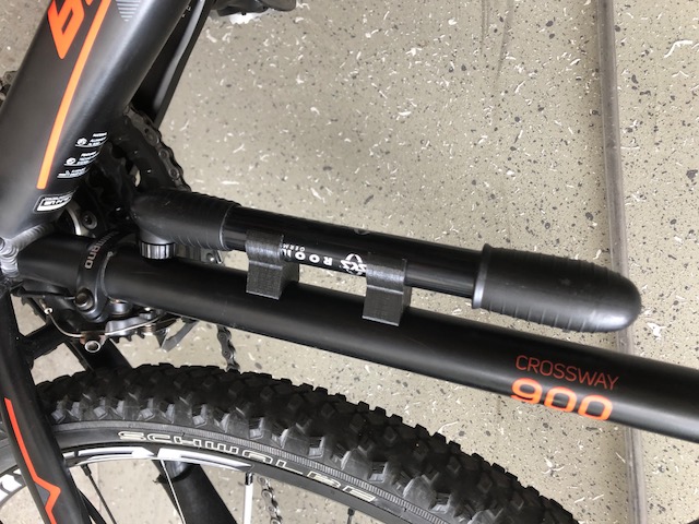 Simple bike pump clamp