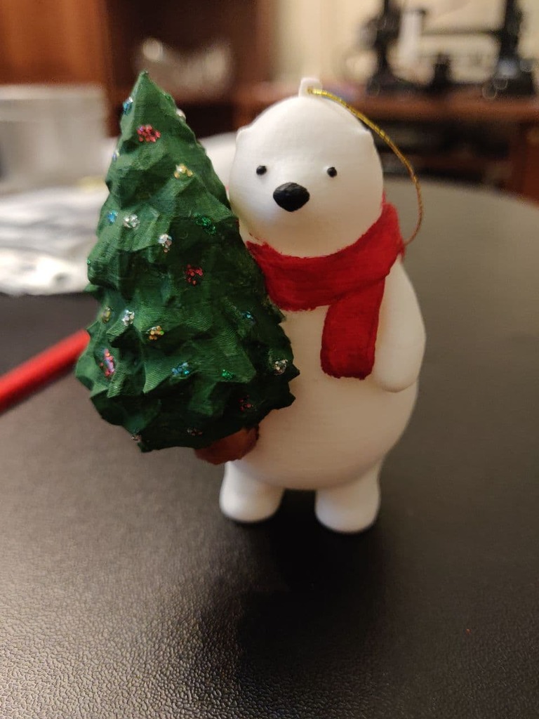 KUMATY (remix): Polar bear holding a tree (Christmas tree decoration)