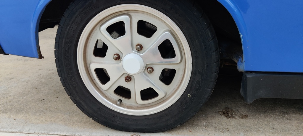 Porsche 914 4-lug Fuch wheel hubcap (VW)