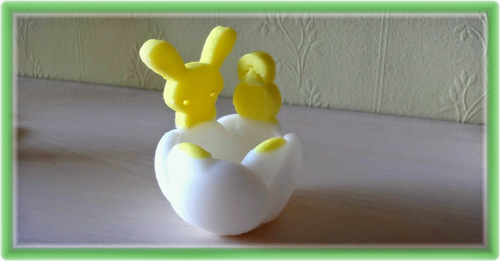 Tulip shaped egg-shell with Easter attributes