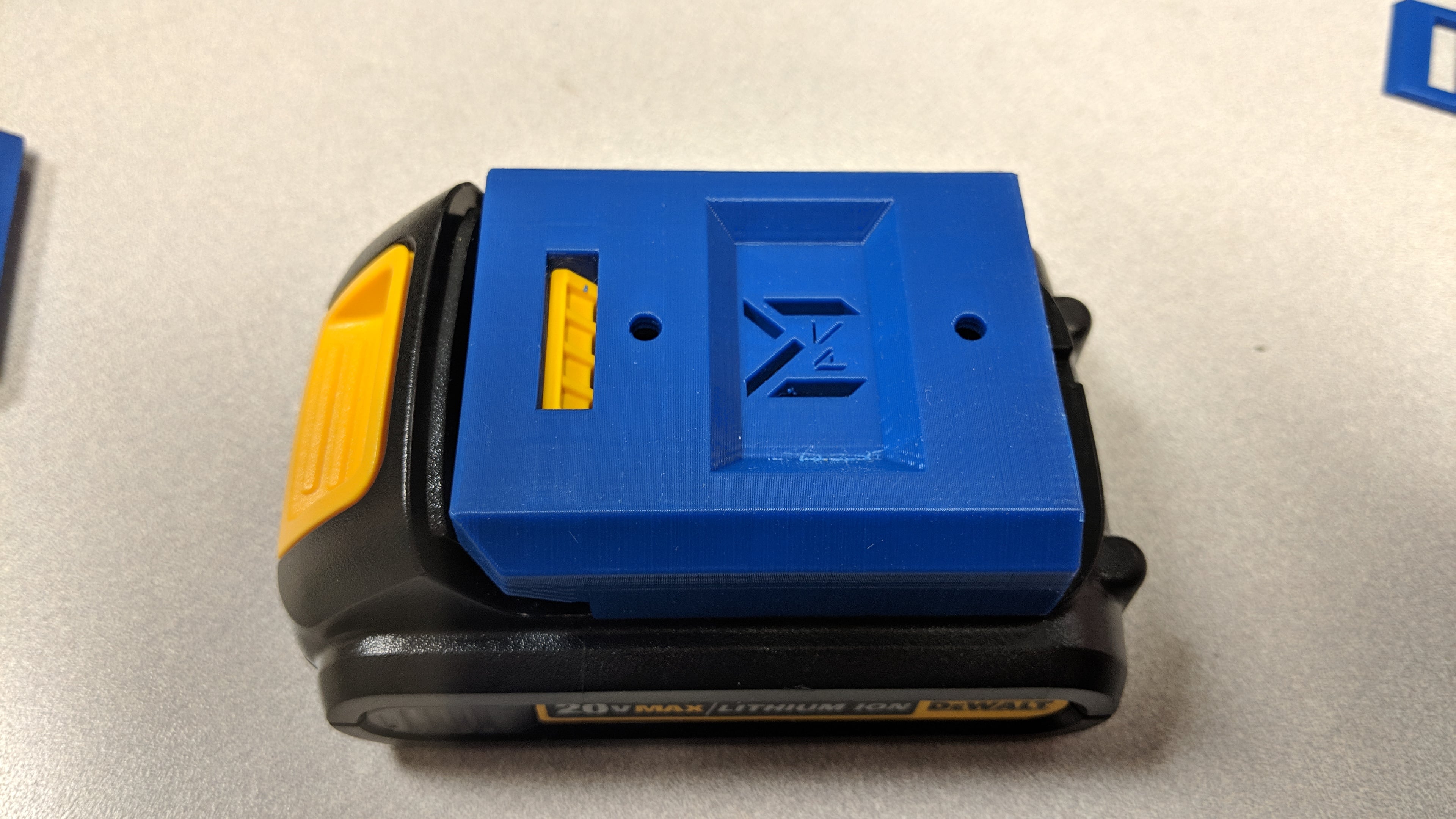 Dewalt 20V Battery Holder + Cover (V6 18-11-09)
