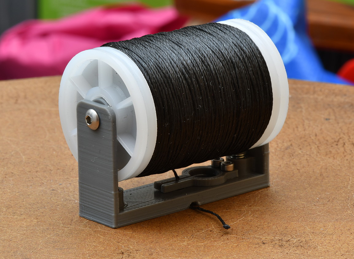 Bowstring winding tool