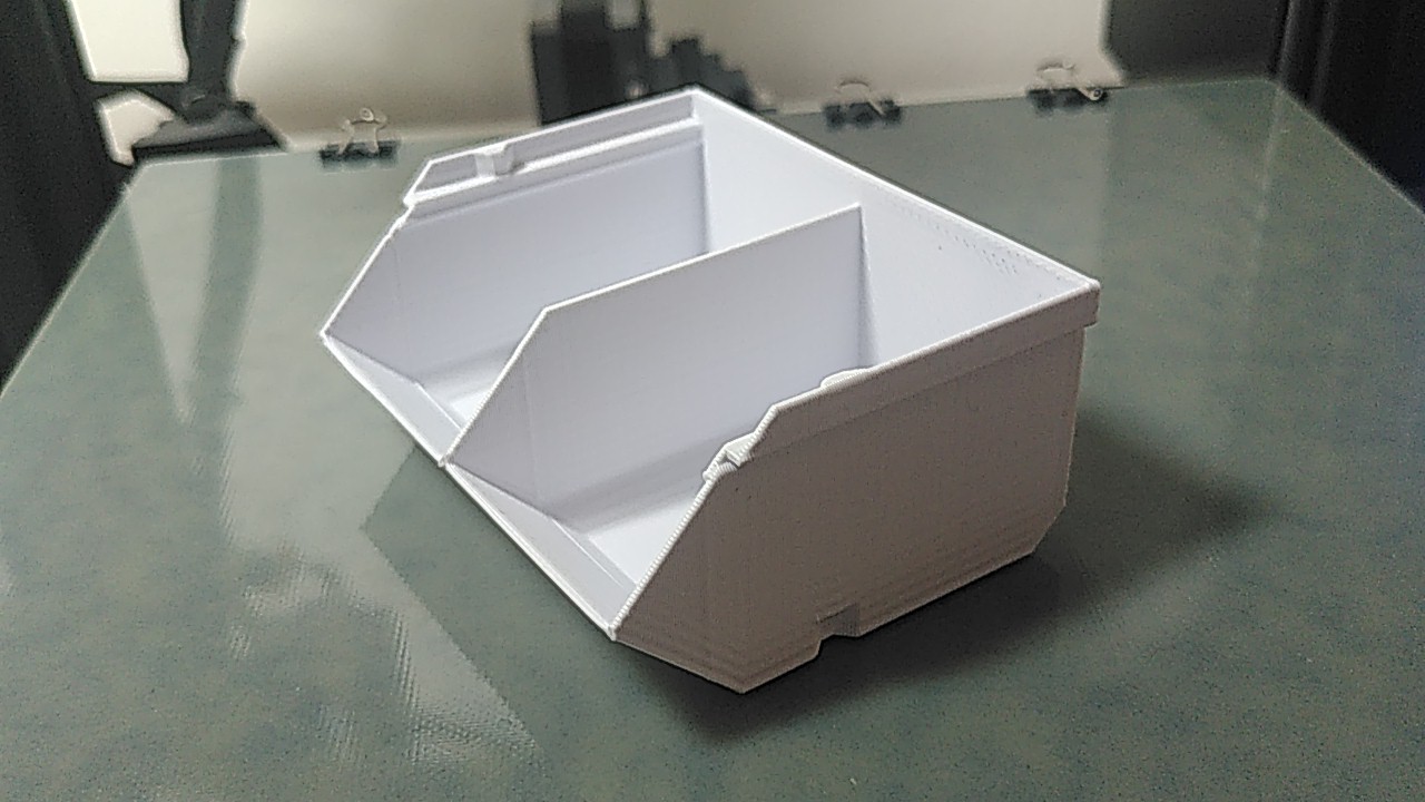 Stackable Box 82.8x64x36mm with subdivision (Vase Mode)