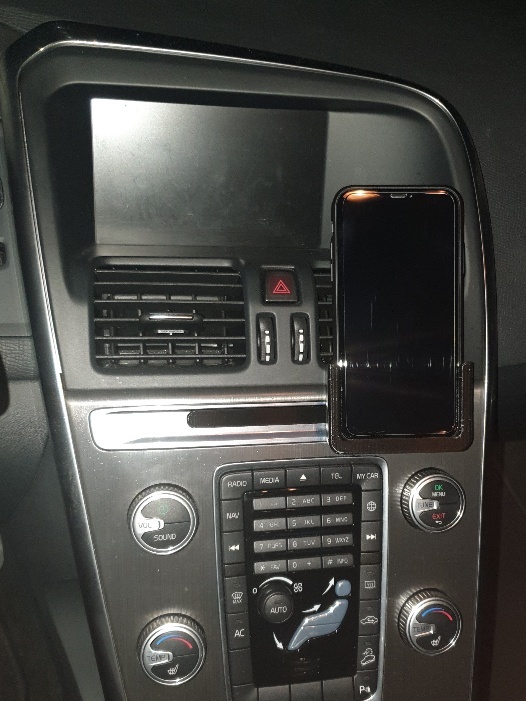 Volvo XC60 iPhone XR (with slim cover) mount CD-Slot