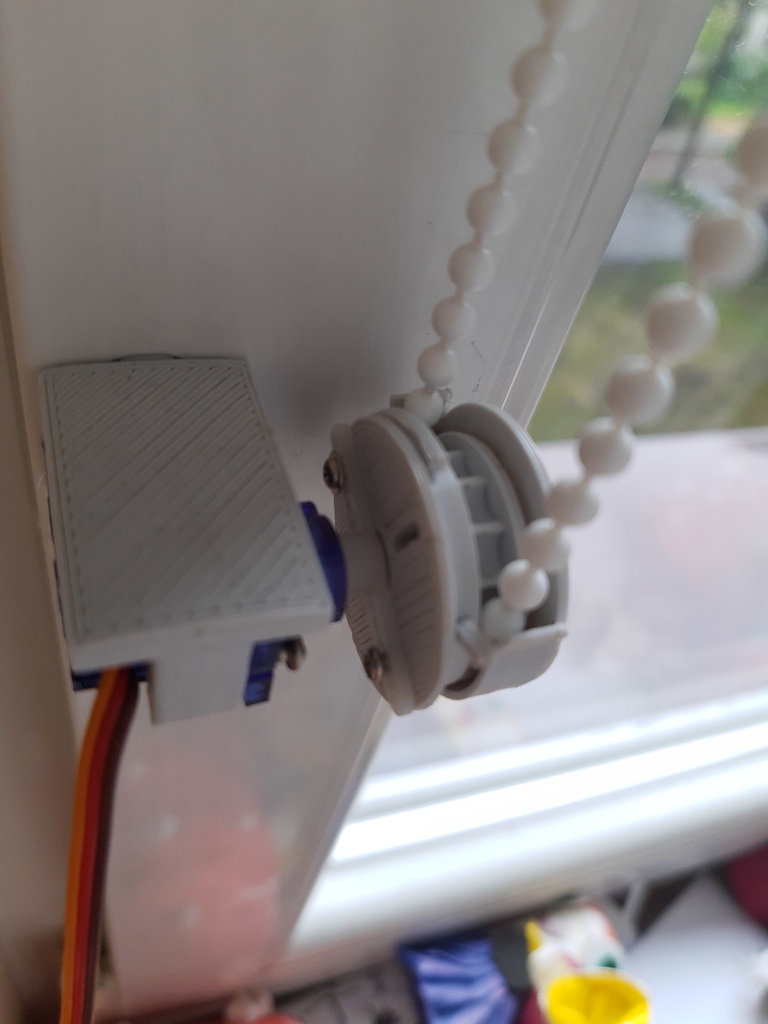 servo to  blinds chain adapter