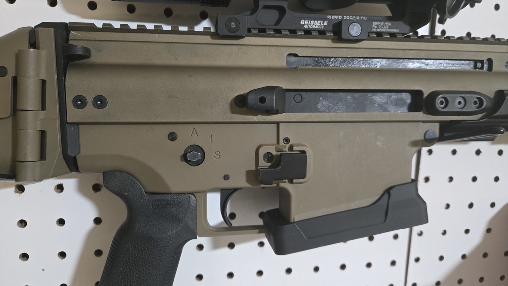 VFC compatible extended mag release