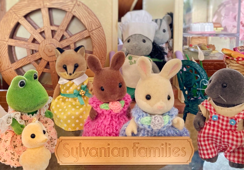 Sylvanian families sign and characters for diorama