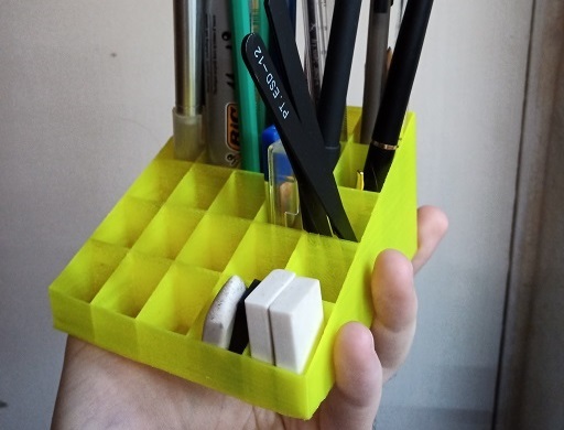 Customizable pencil holder