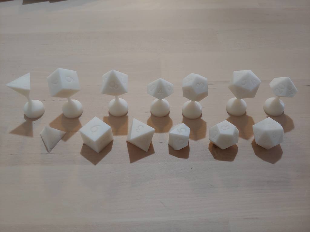 7 Piece Sharp Edged Dice Set (With and Without Sprues)