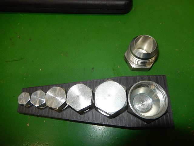 cap and plug holder for JIC and o-face #4-16