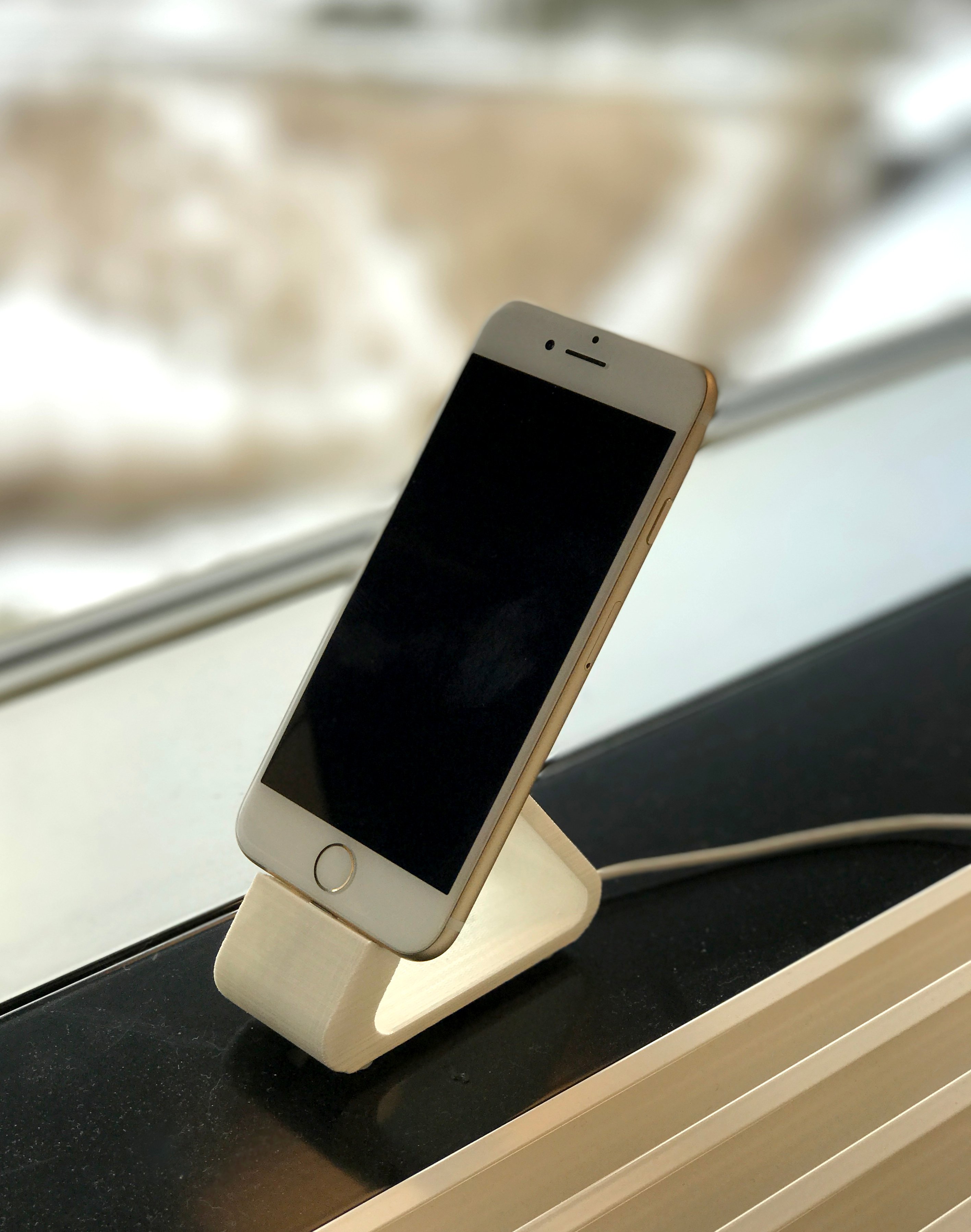 Clean IPhone 5-7+ stand