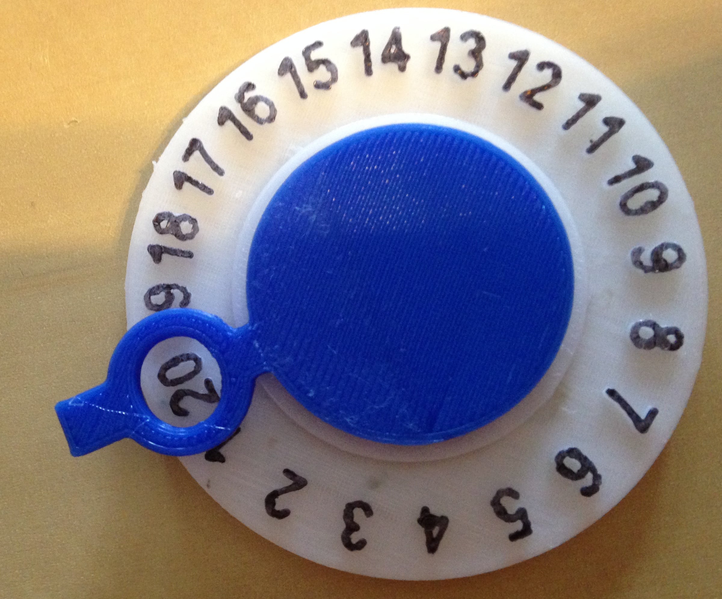 MTG life counter with detents