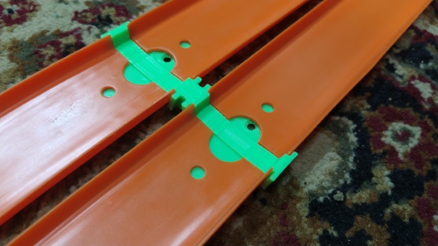 Hot Wheels two track connector with screw holes