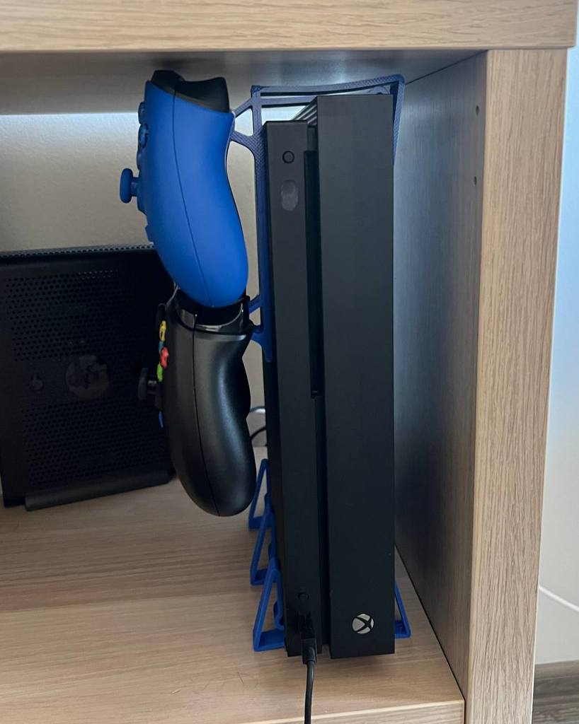 xBox One X holder + dual controller holder