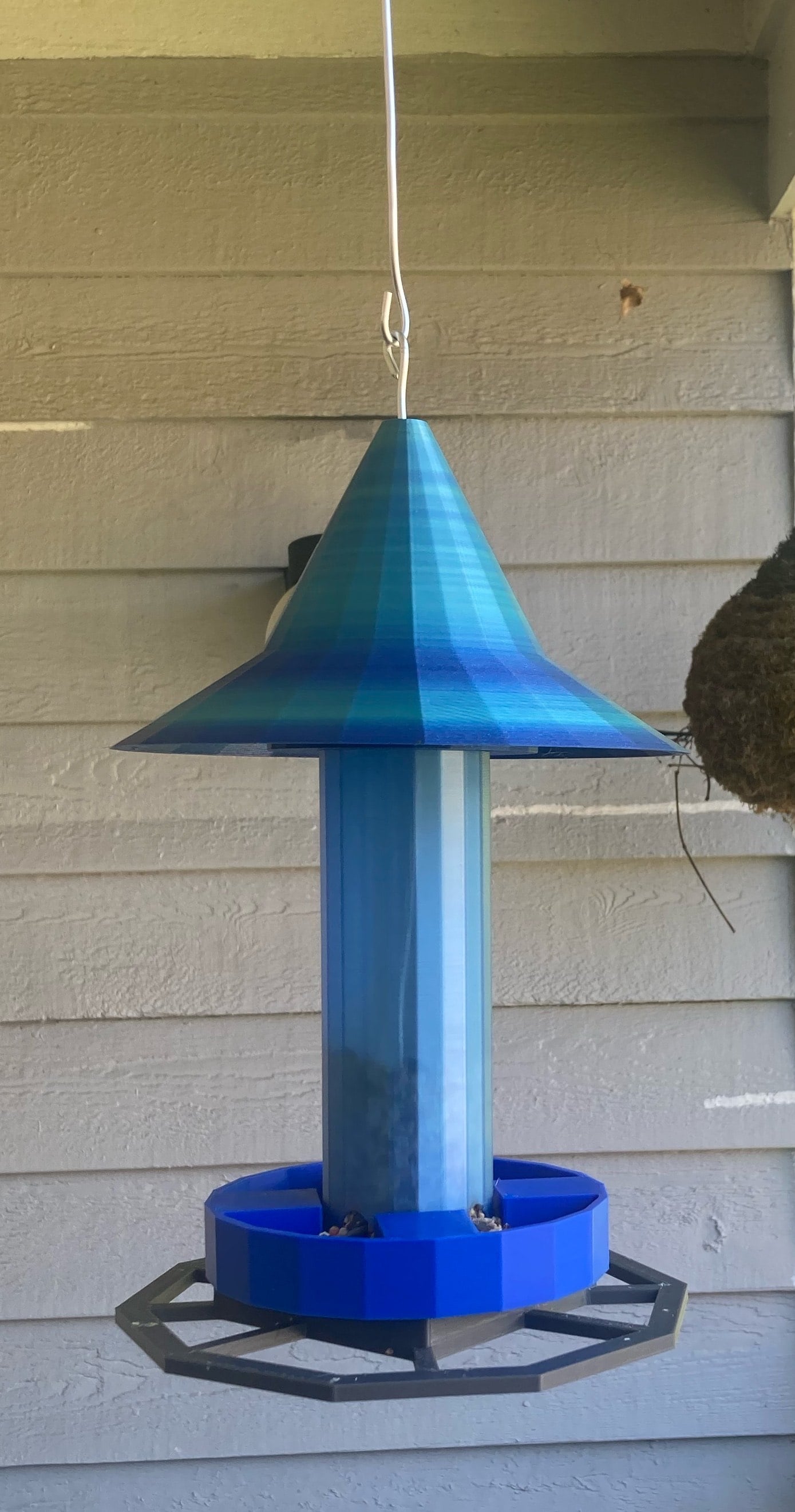 Squirrel-Proof Bird Feeder