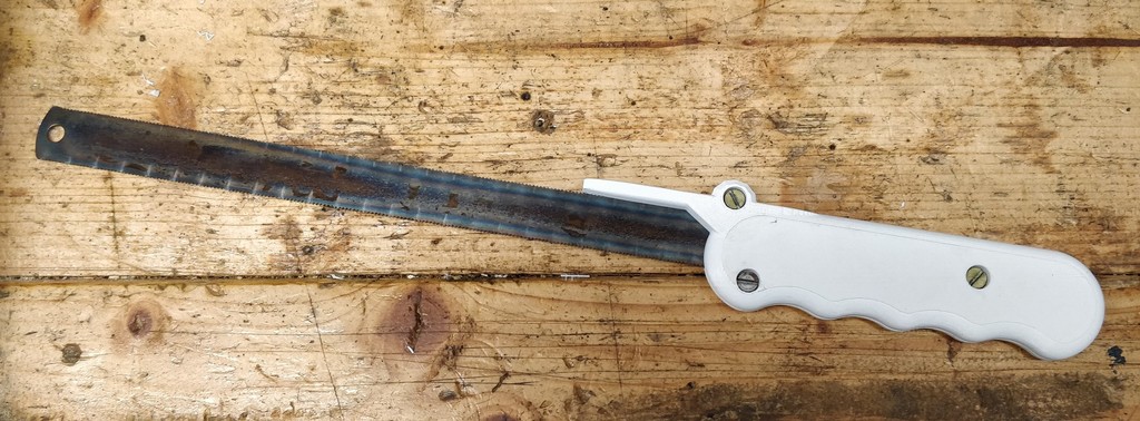 Hand saw handle for large blades with finger support
