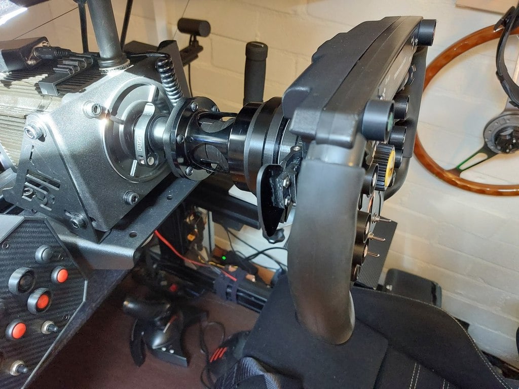 Thrustmaster wheel to servo mount with quick release
