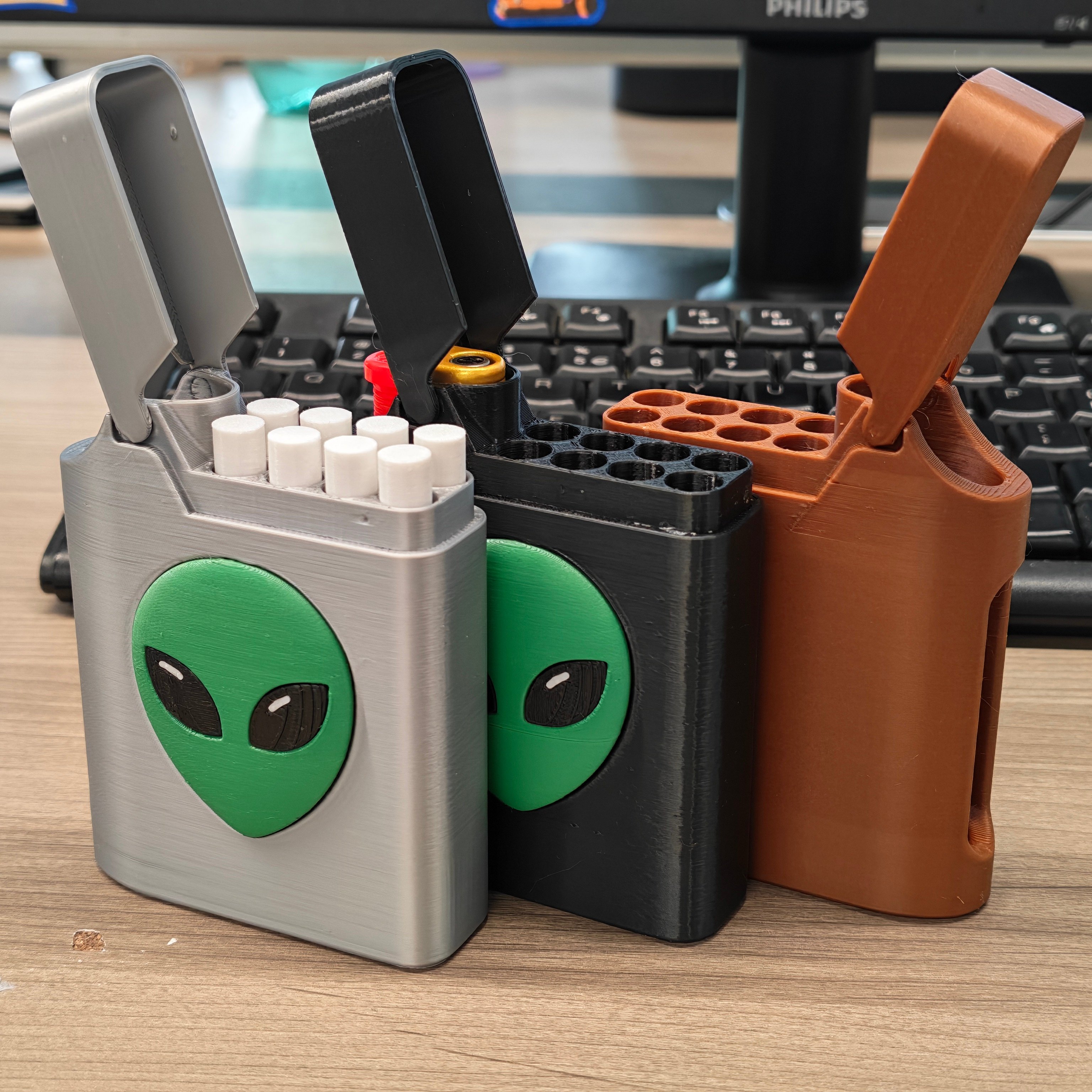 Alien Cigarette Holder & Lighter Case