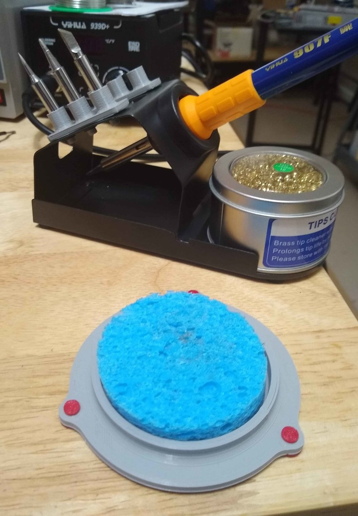 Yihua 939+ Sponge and solder bit holder