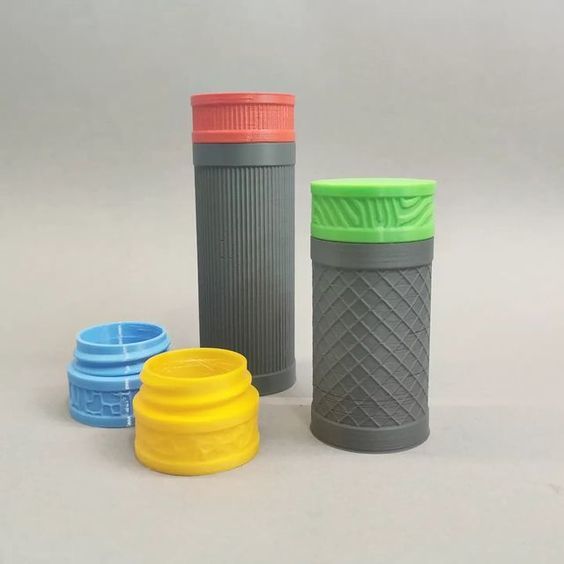 Compact threaded container