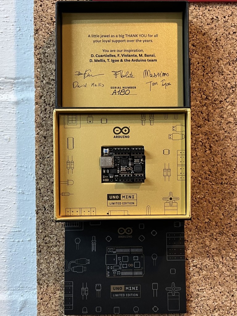 Arduino UNO Mini Limited Edition Wall Mount