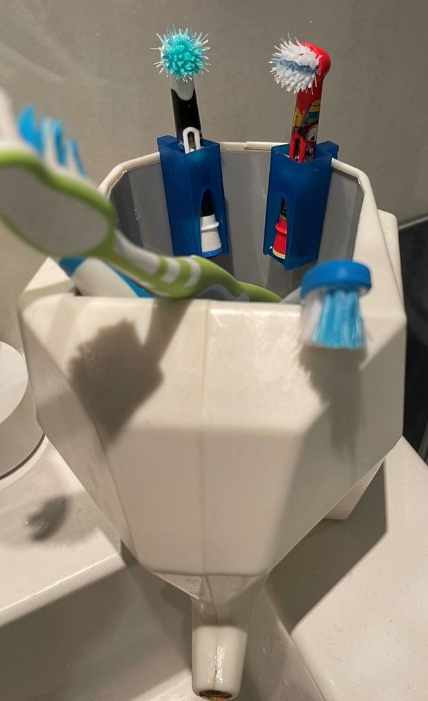 Oral-B brush holder for cup