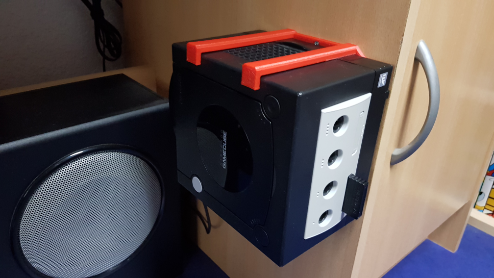 Simple GameCube Wall Mount