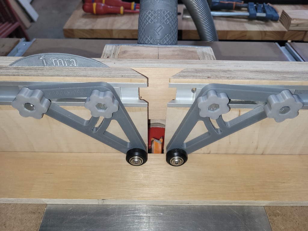 Router table fence stock guide