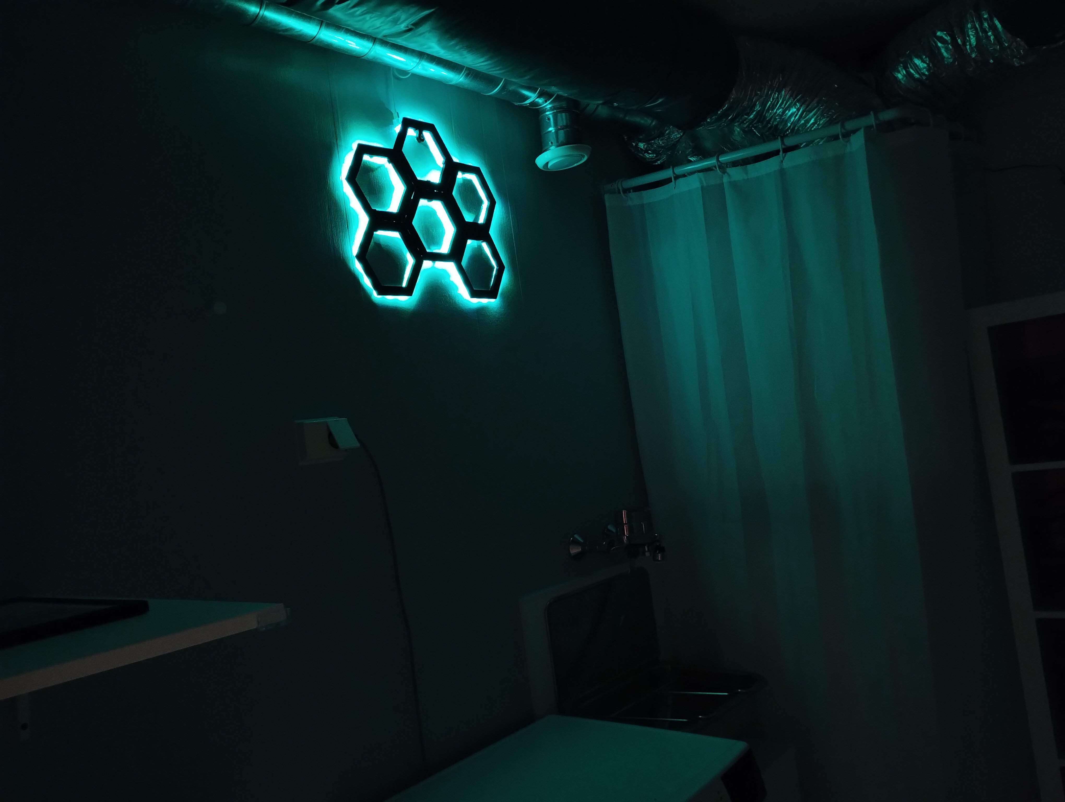 Hexagonal lamp