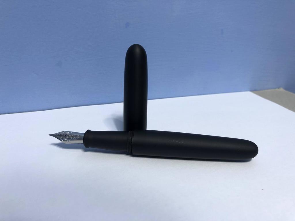 Minimalist fountain pen