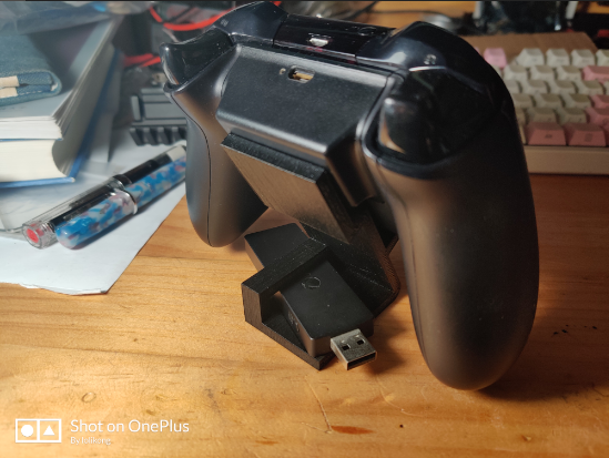 Xbox One Controller Holder design for battery package
