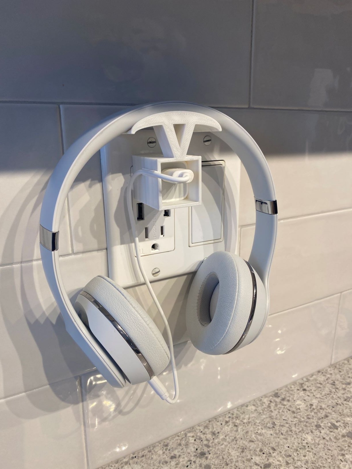 Headphone Charger / Plug Mount - Beats + more