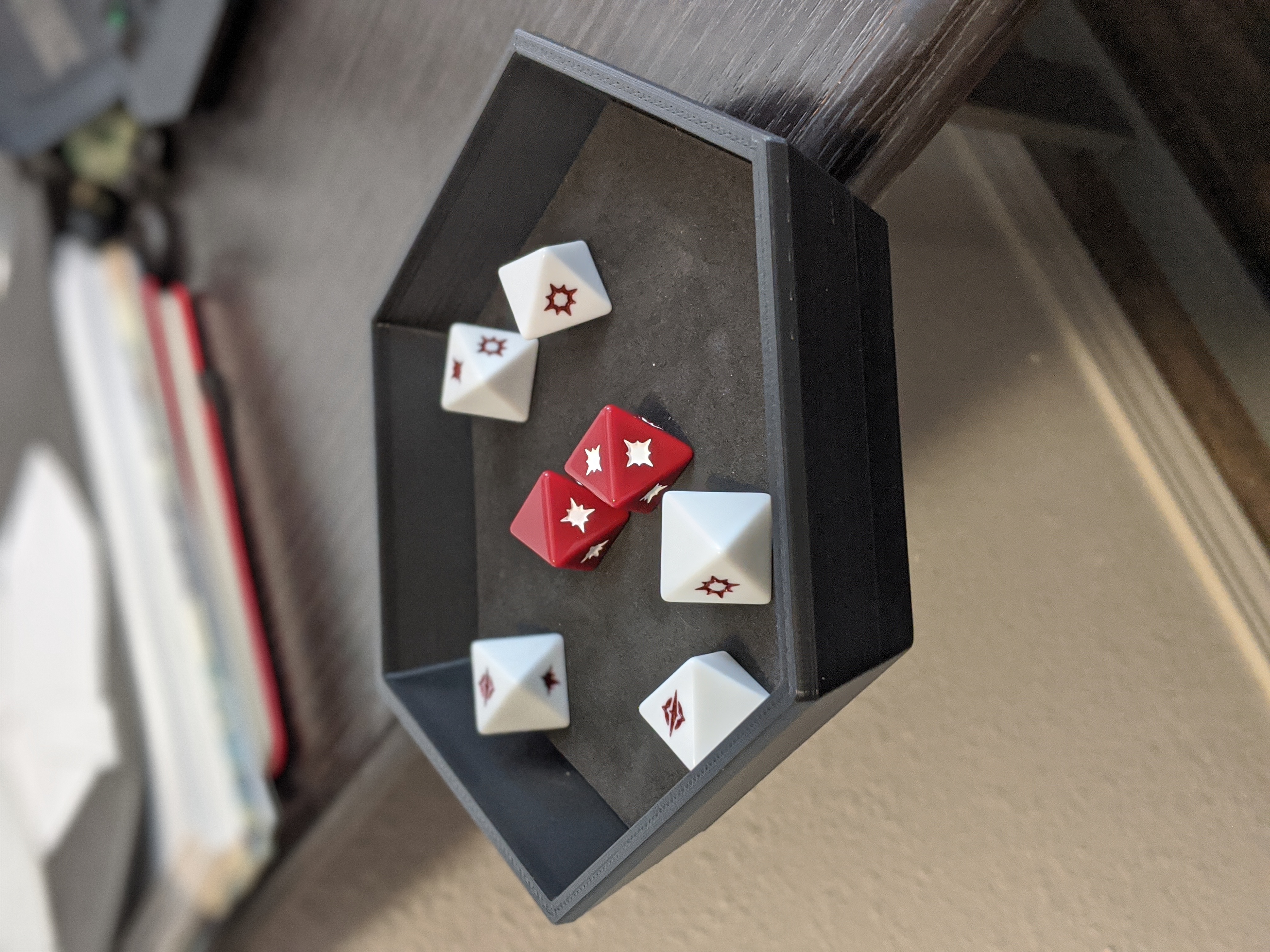 Table clamp dice tray, hexagonal